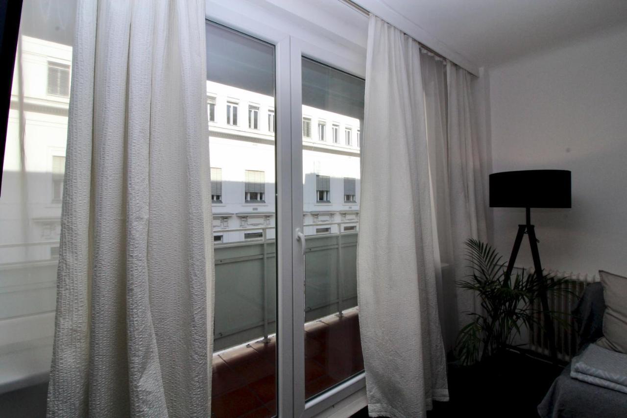 Balcony Apartment - Next To Opera Vienna Luaran gambar
