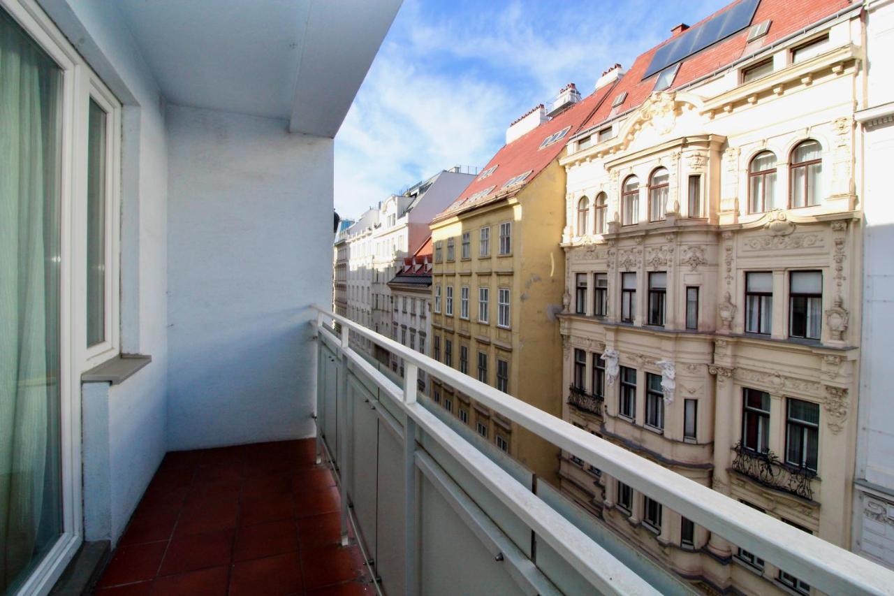 Balcony Apartment - Next To Opera Vienna Luaran gambar